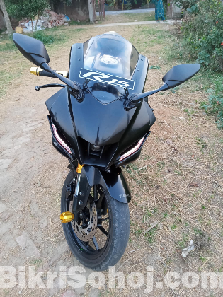 Yzmaha R15 v4